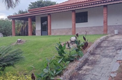 Chácara com 3 quartos, área de churrasco, piscina, em Toledo - MG | Código 1086