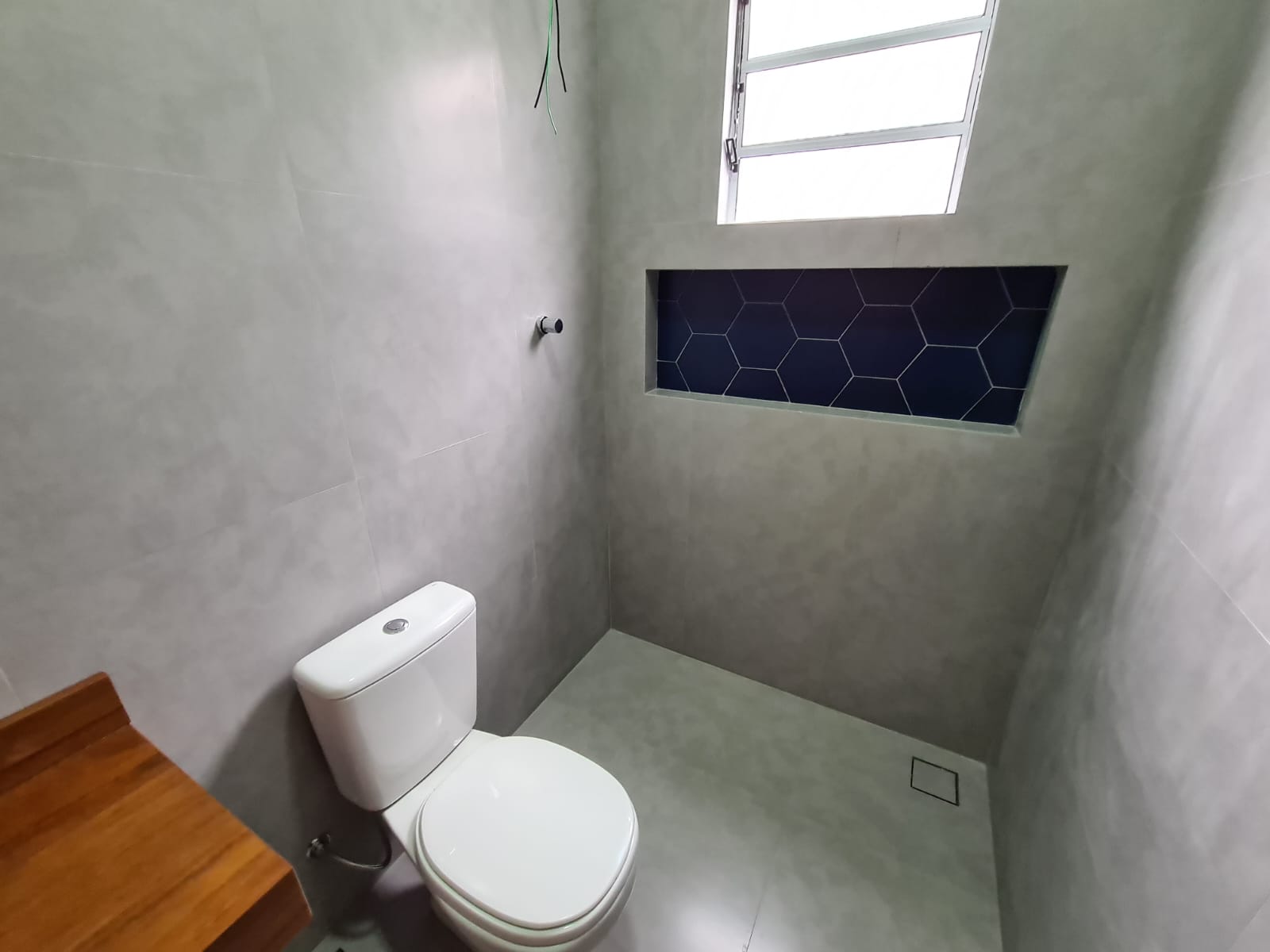 Casa com: 2 quartos, sala e cozinha integradas e garagem Extrema MG Código 1092