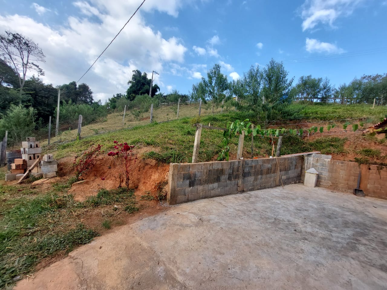 Belíssima propriedade com nascente,  cachoeira, Localizada em Camanducaia -  MG Código: 1100