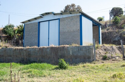 Terreno com galpão de 60 metros muito bem localizado - Munhoz MG - Cod. 1142