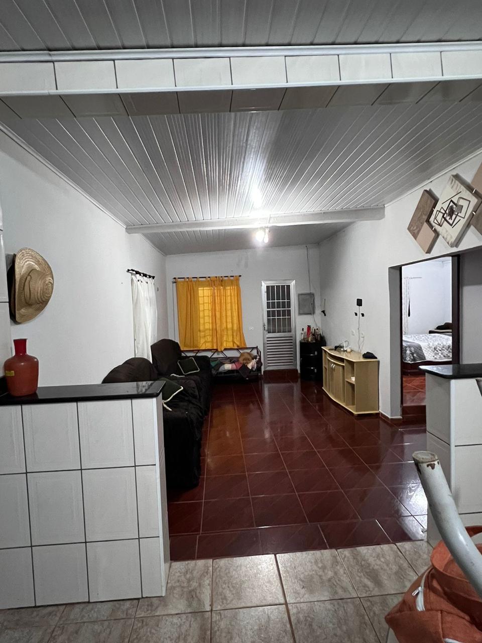 Belíssima chácara localizada em Munhoz, a 12 km da cidade com casa, piscina, pomar Cod. 1046