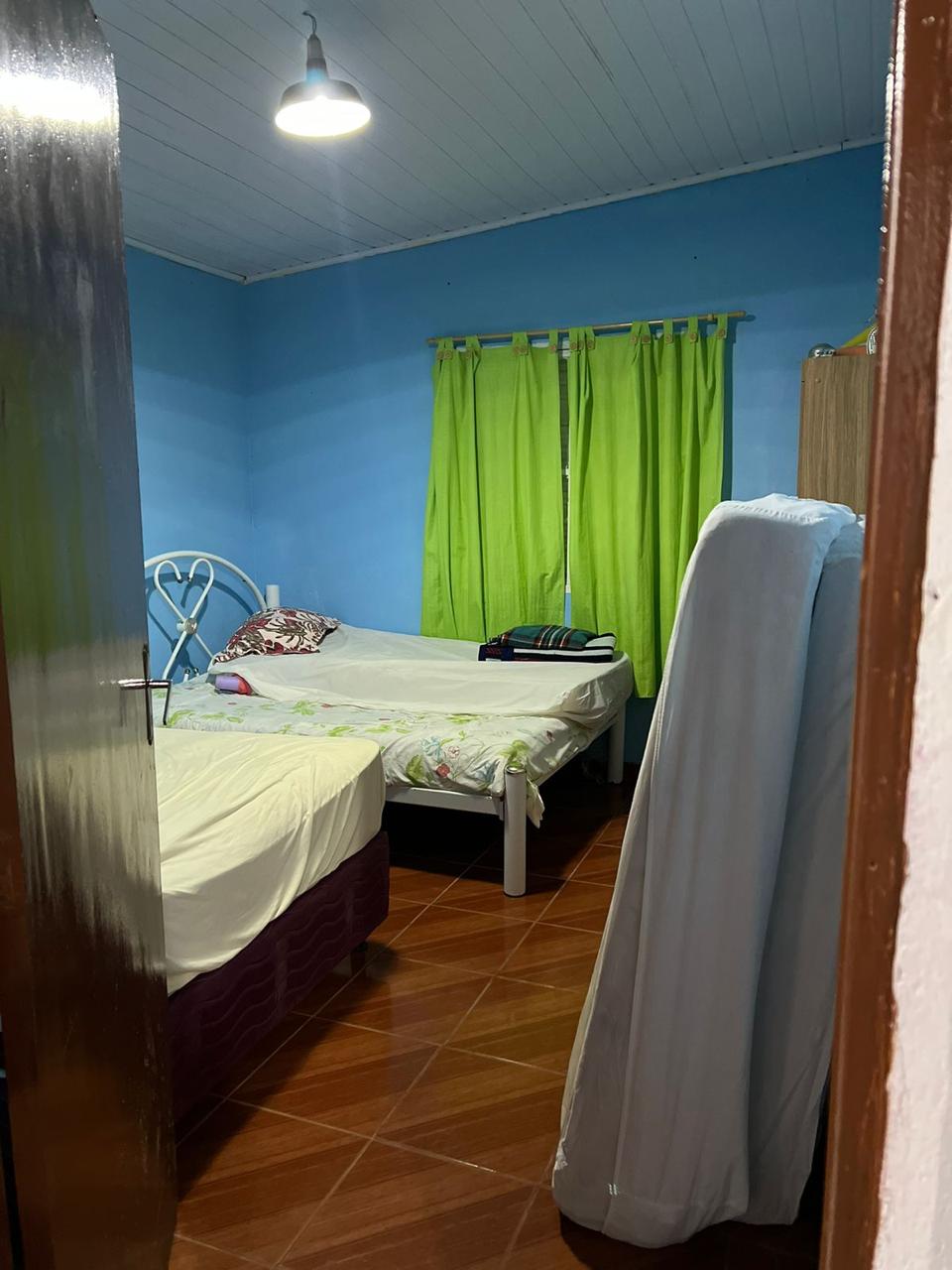 Belíssima chácara localizada em Munhoz, a 12 km da cidade com casa, piscina, pomar Cod. 1046