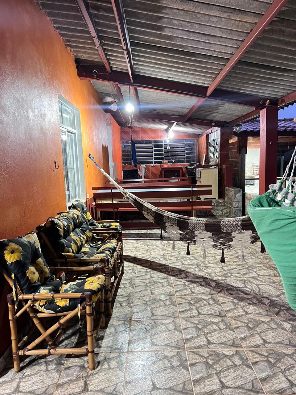 Belíssima chácara localizada em Munhoz, a 12 km da cidade com casa, piscina, pomar Cod. 1046