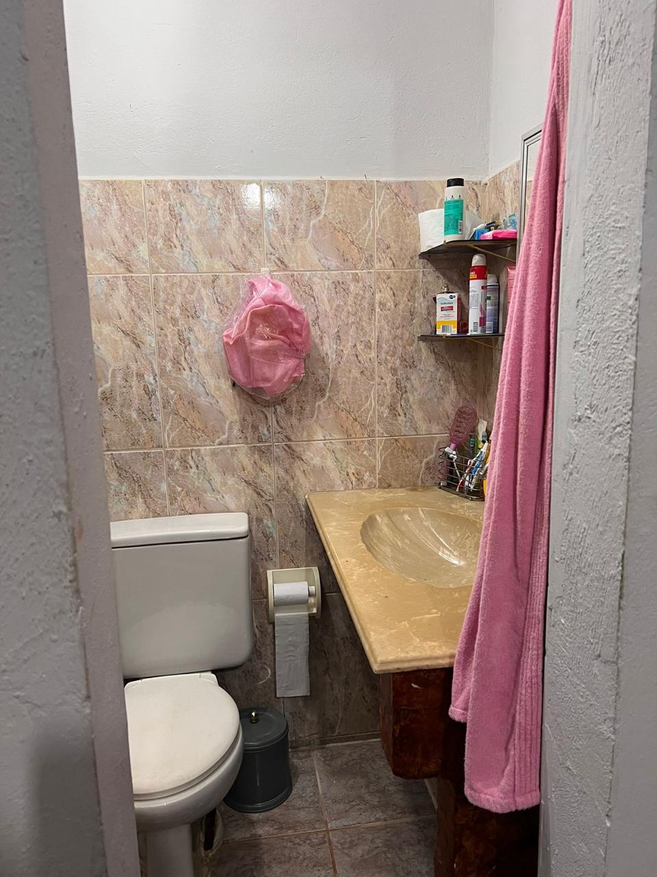 Belíssima chácara localizada em Munhoz, a 12 km da cidade com casa, piscina, pomar Cod. 1046