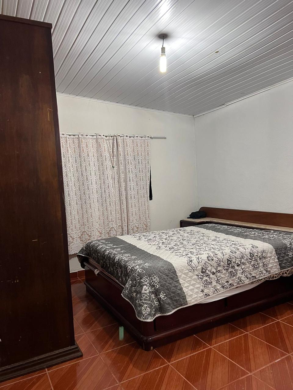 Belíssima chácara localizada em Munhoz, a 12 km da cidade com casa, piscina, pomar Cod. 1046