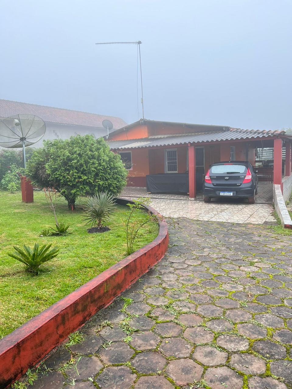 Belíssima chácara localizada em Munhoz, a 12 km da cidade com casa, piscina, pomar Cod. 1046
