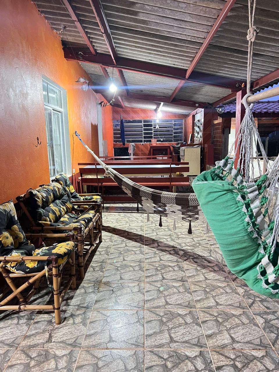 Belíssima chácara localizada em Munhoz, a 12 km da cidade com casa, piscina, pomar Cod. 1046