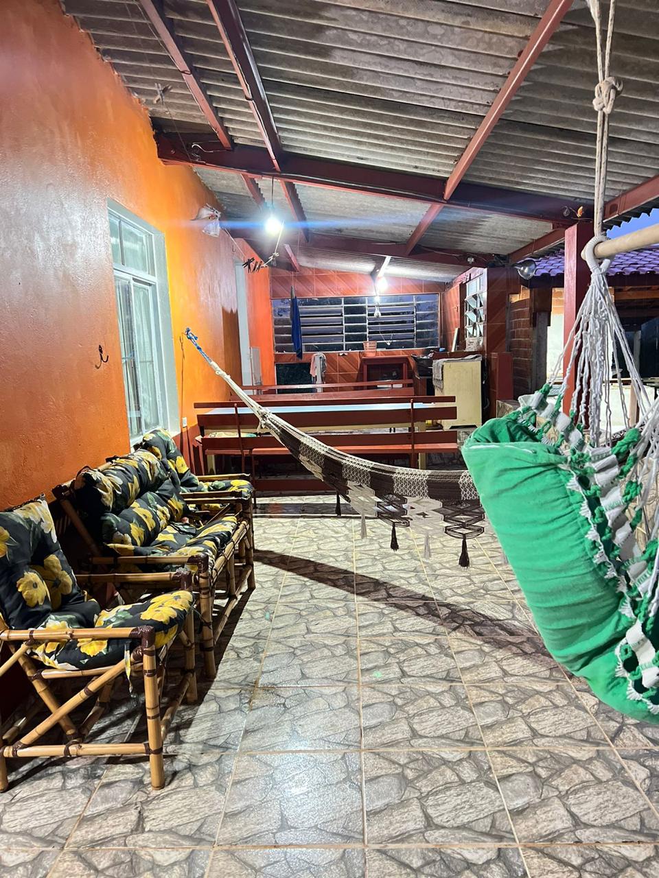 Belíssima chácara localizada em Munhoz, a 12 km da cidade com casa, piscina, pomar Cod. 1046