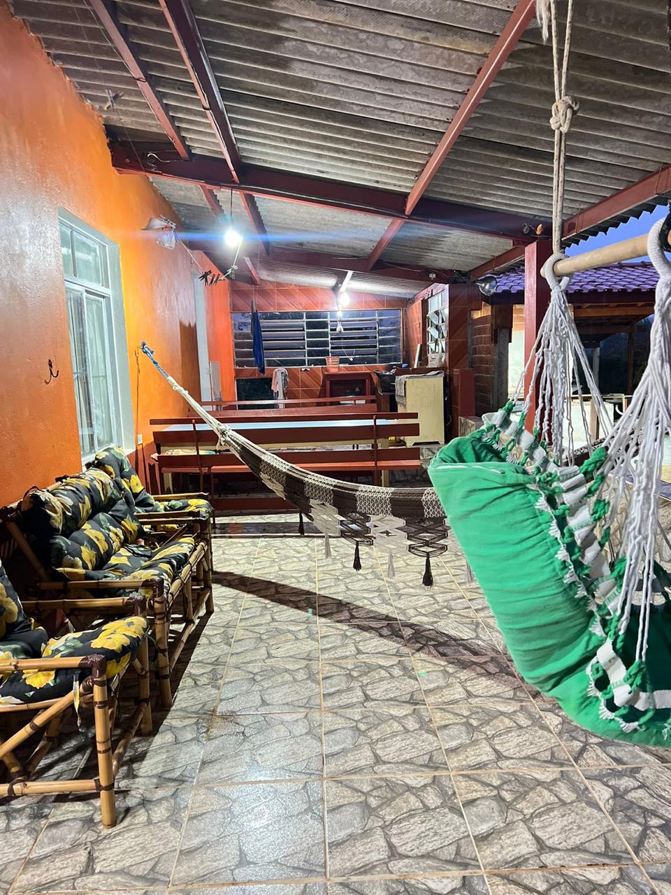 Belíssima chácara localizada em Munhoz, a 12 km da cidade com casa, piscina, pomar Cod. 1046