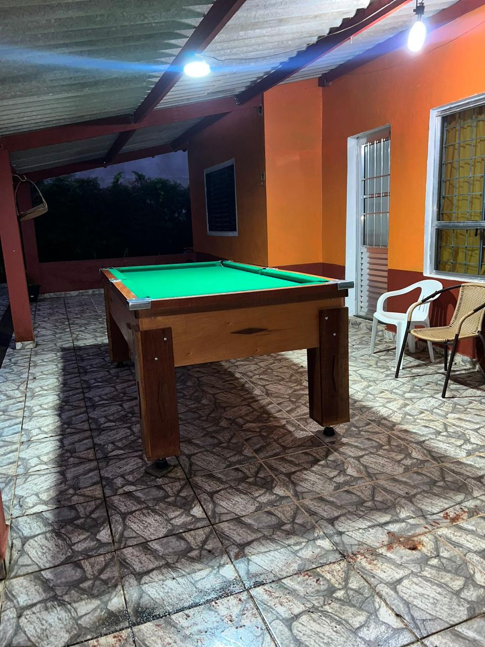 Belíssima chácara localizada em Munhoz, a 12 km da cidade com casa, piscina, pomar Cod. 1046