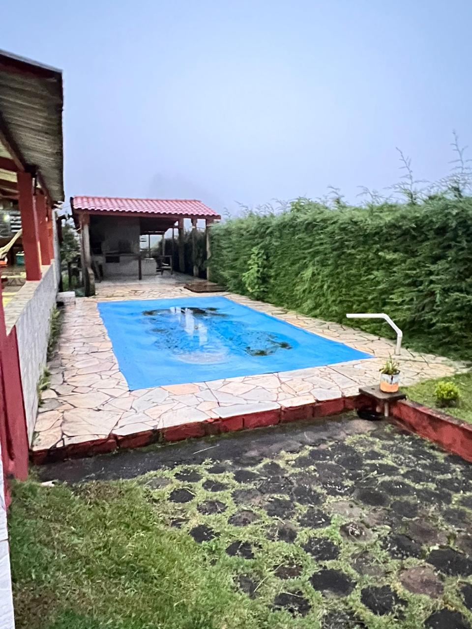 Belíssima chácara localizada em Munhoz, a 12 km da cidade com casa, piscina, pomar Cod. 1046
