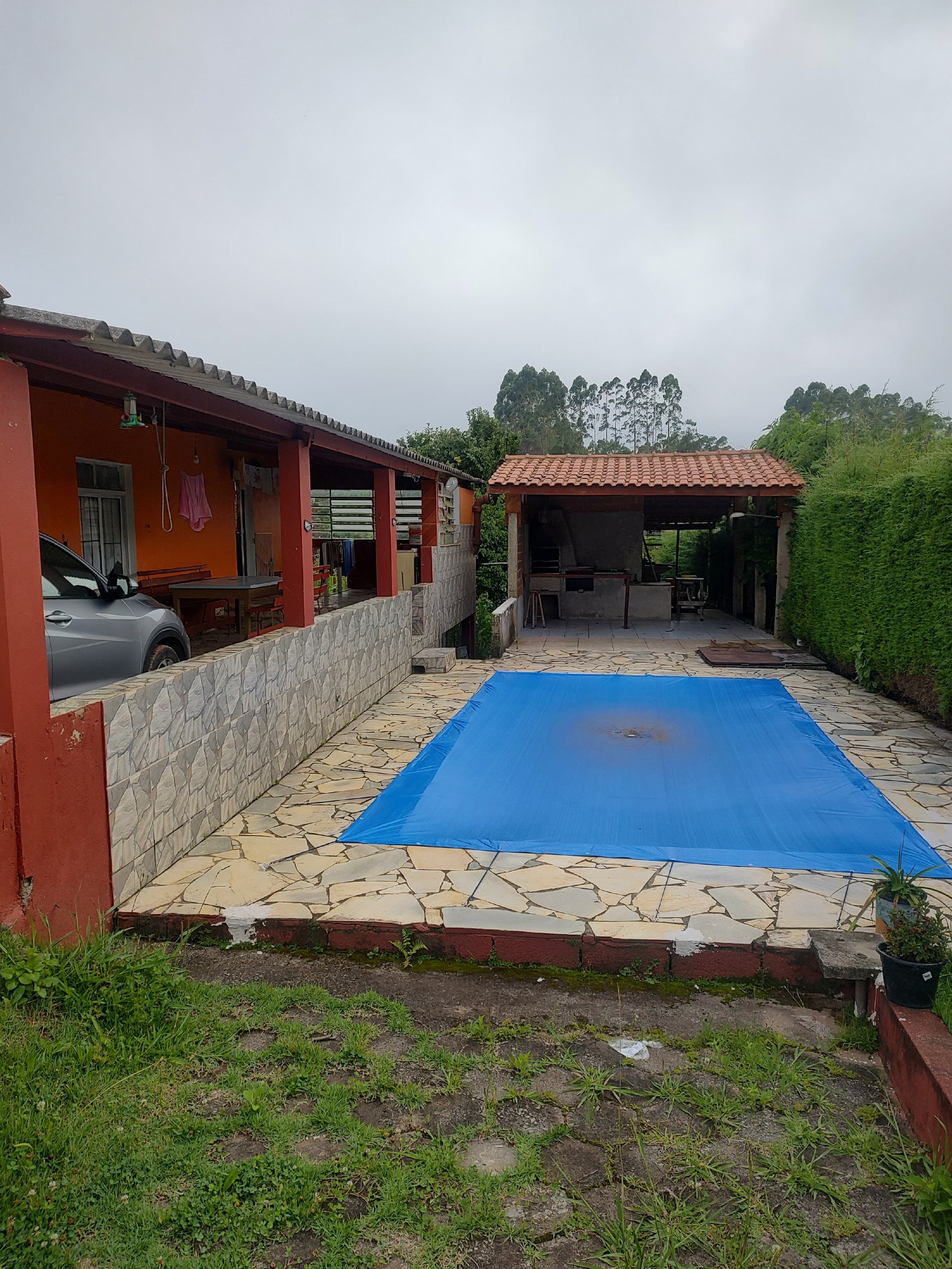 Belíssima chácara localizada em Munhoz, a 12 km da cidade com casa, piscina, pomar Cod. 1046