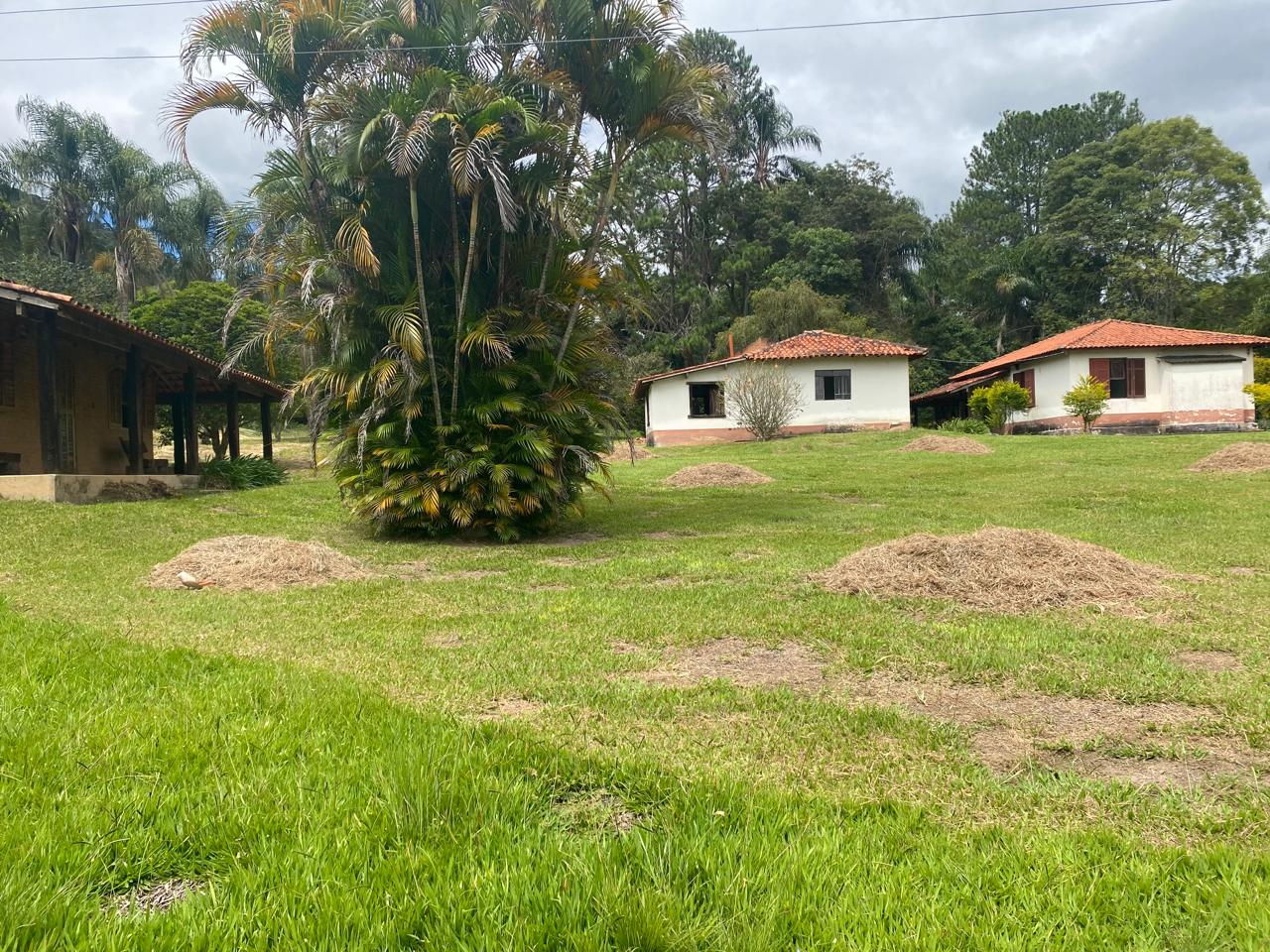 Fazenda com casas, piscina e demais áreas de lazer. ótima topografia em Extrema - MG