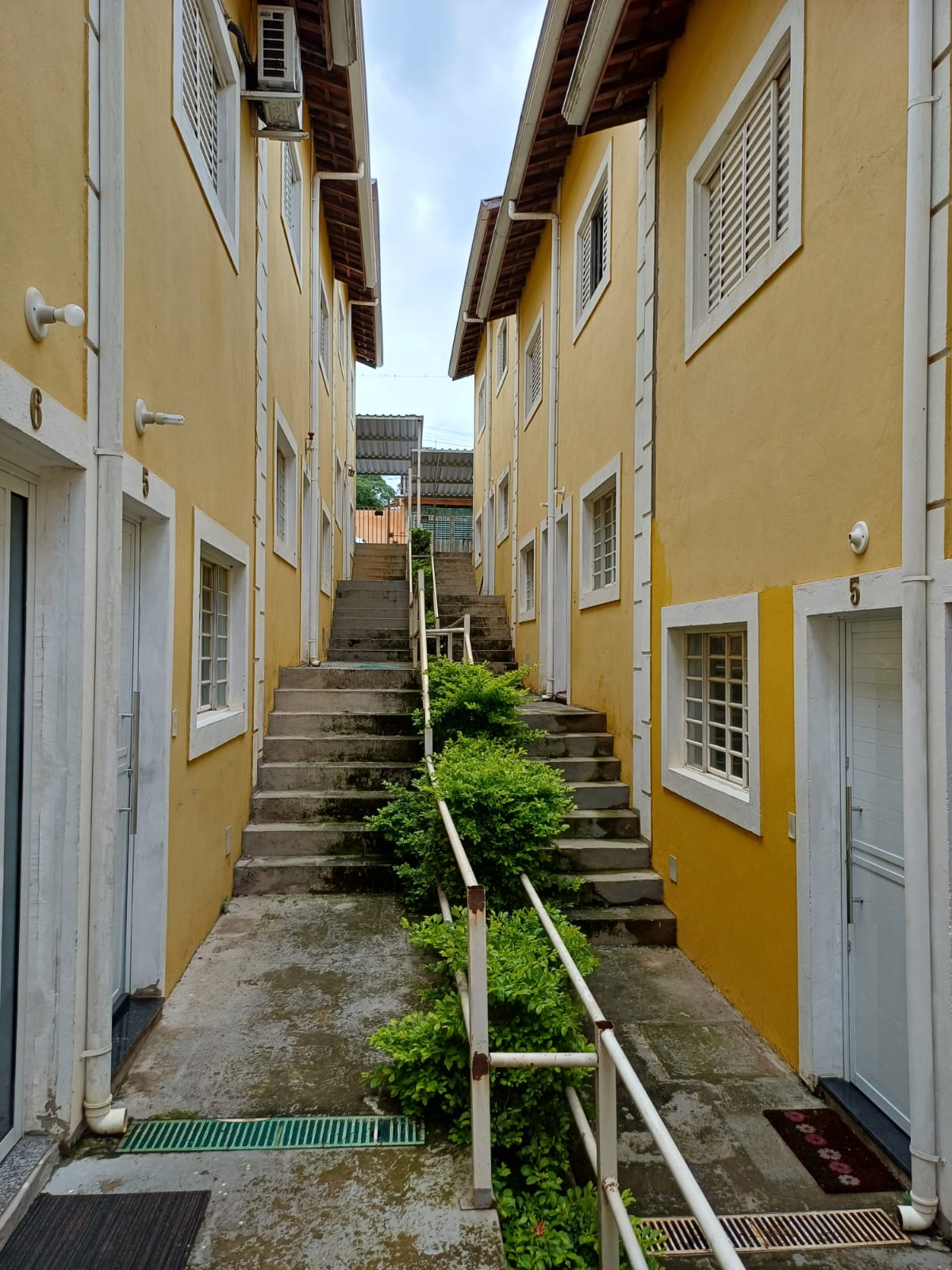 Oportunidade em Extrema! Casa com 2 quartos, garagem e ótima localização a 1km da rodoviária cod 1221