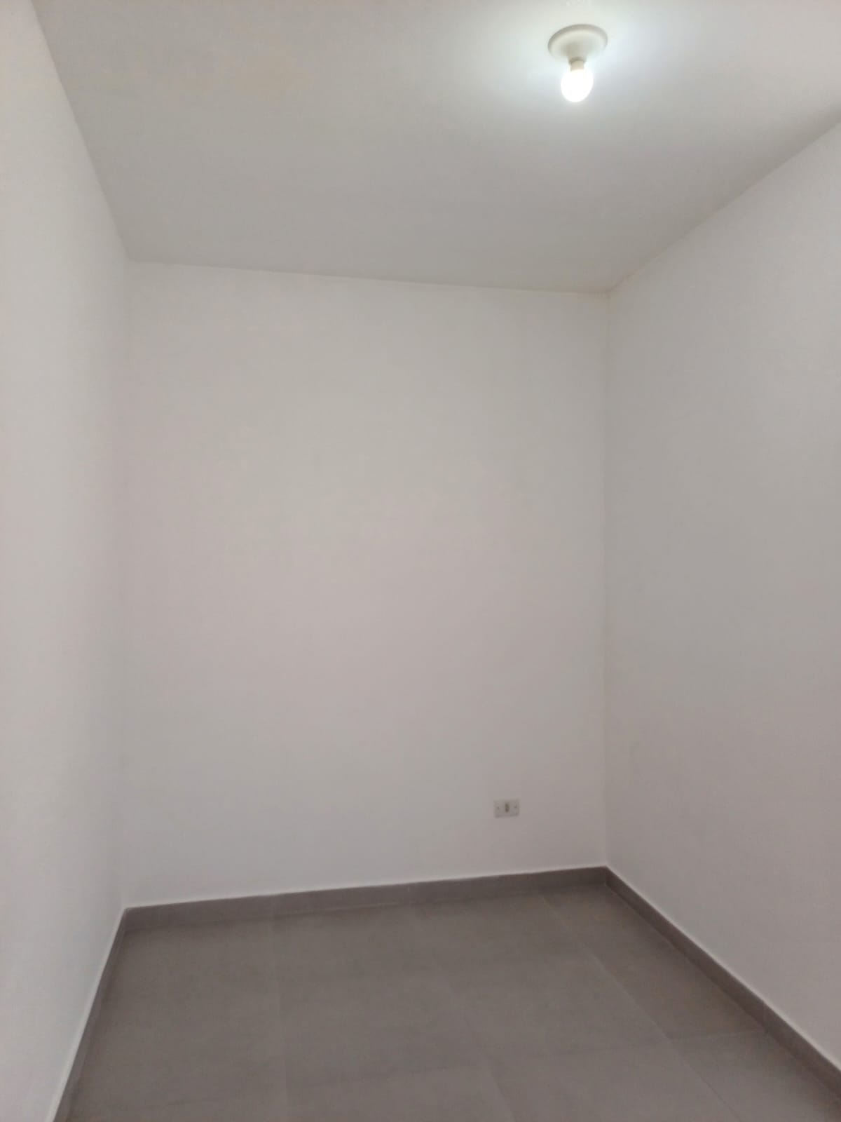 Oportunidade em Extrema! Casa com 2 quartos, garagem e ótima localização a 1km da rodoviária cod 1221