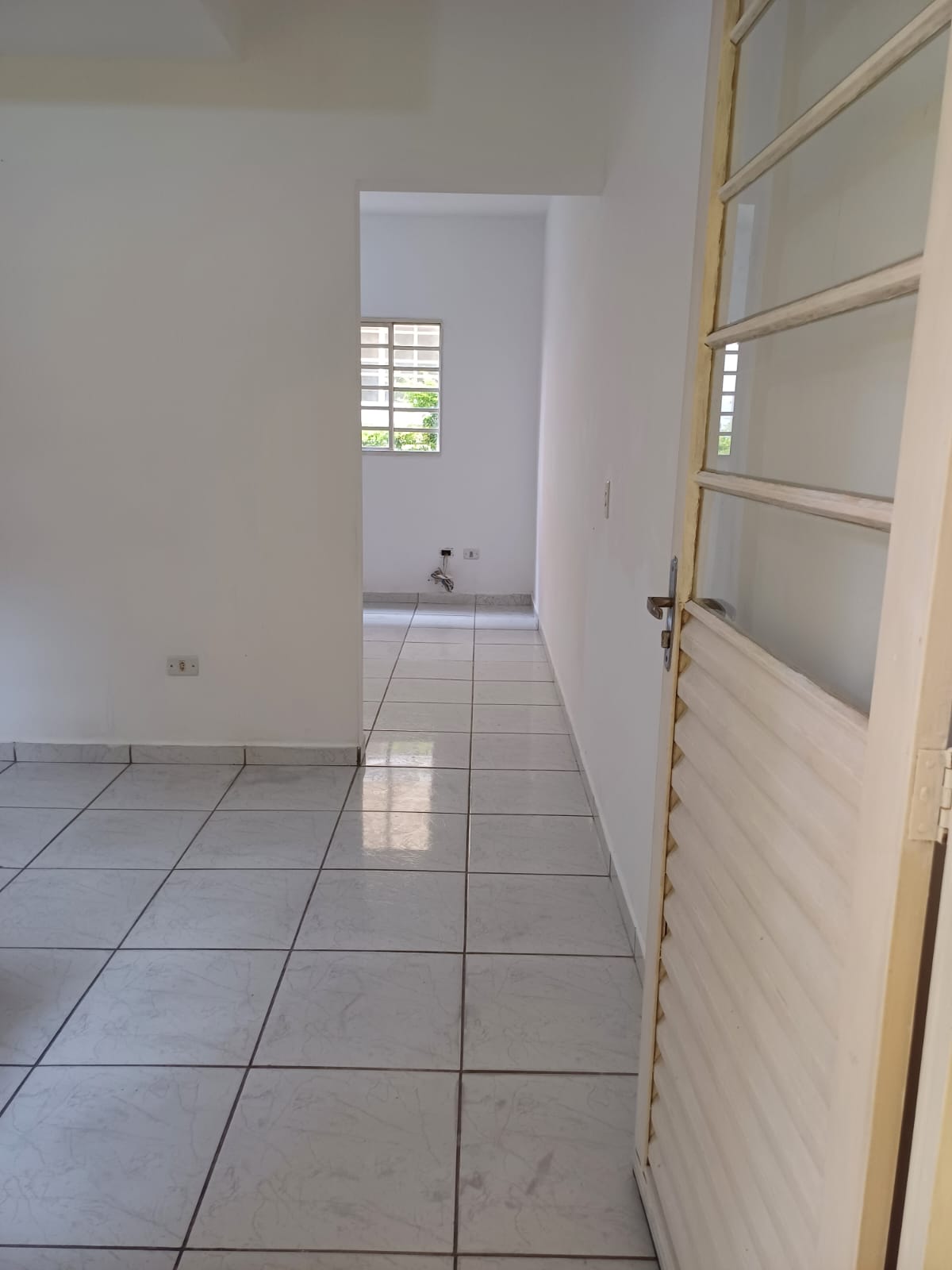 Oportunidade em Extrema! Casa com 2 quartos, garagem e ótima localização a 1km da rodoviária cod 1221