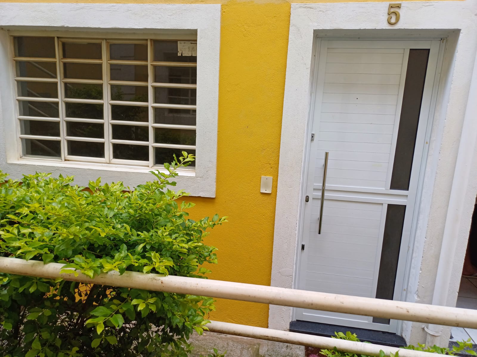 Oportunidade em Extrema! Casa com 2 quartos, garagem e ótima localização a 1km da rodoviária cod 1221