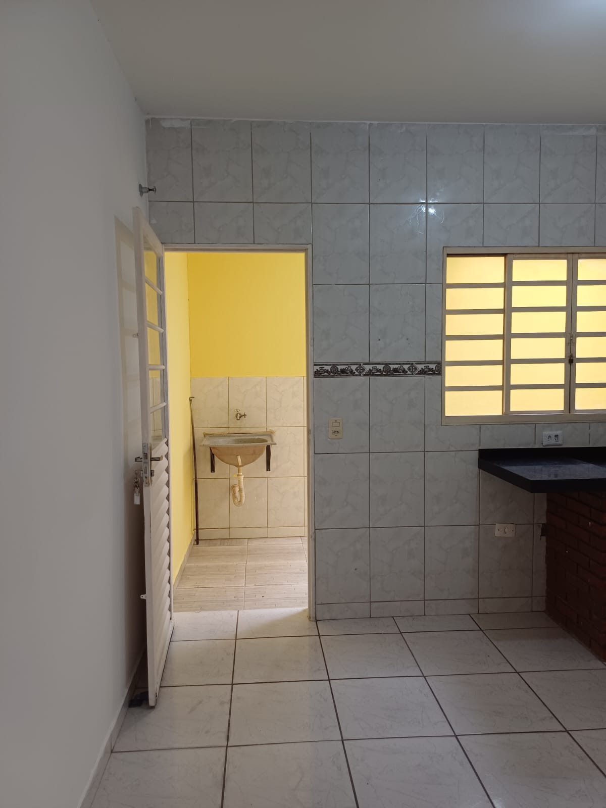 Oportunidade em Extrema! Casa com 2 quartos, garagem e ótima localização a 1km da rodoviária cod 1221