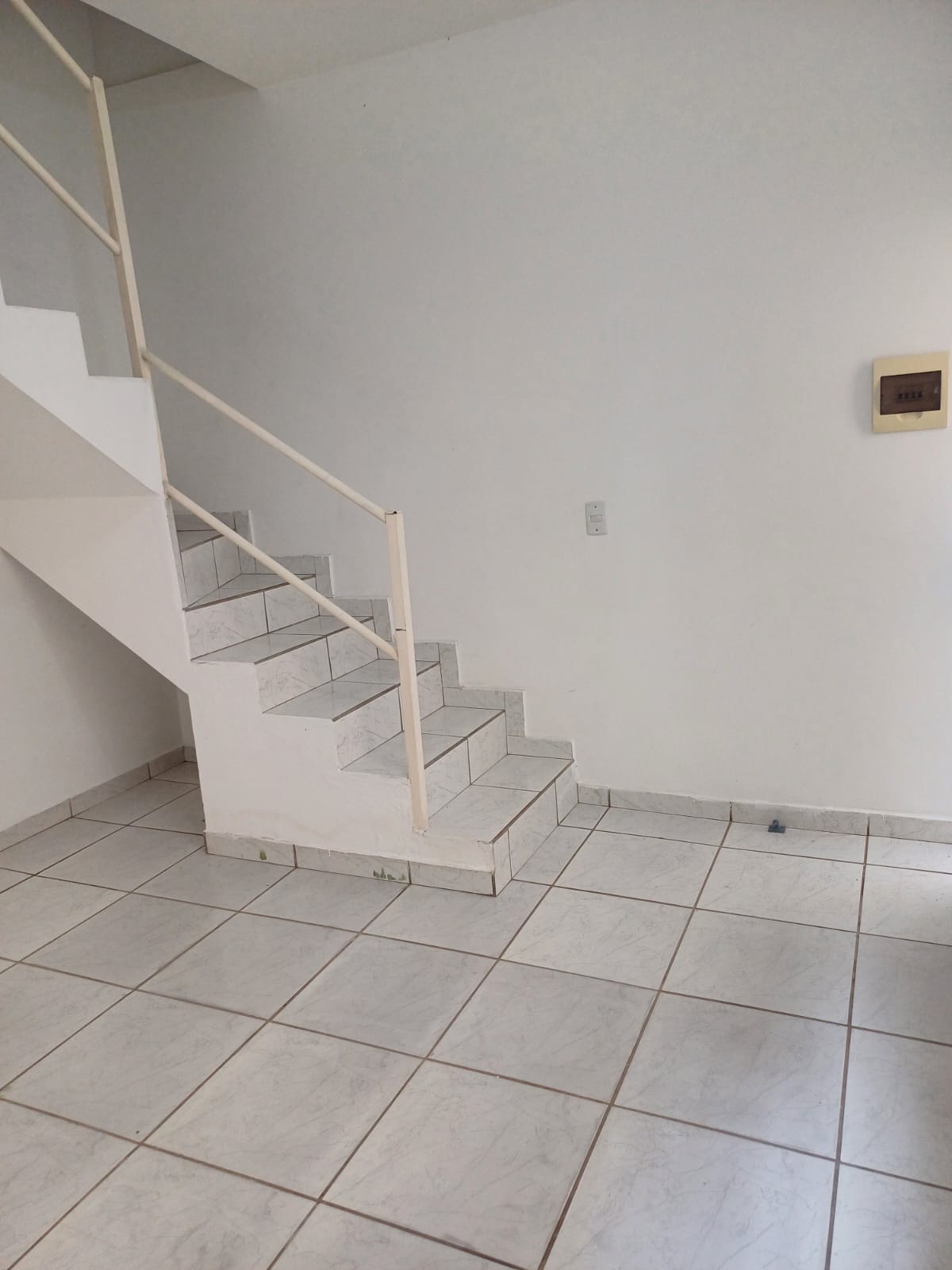 Oportunidade em Extrema! Casa com 2 quartos, garagem e ótima localização a 1km da rodoviária cod 1221