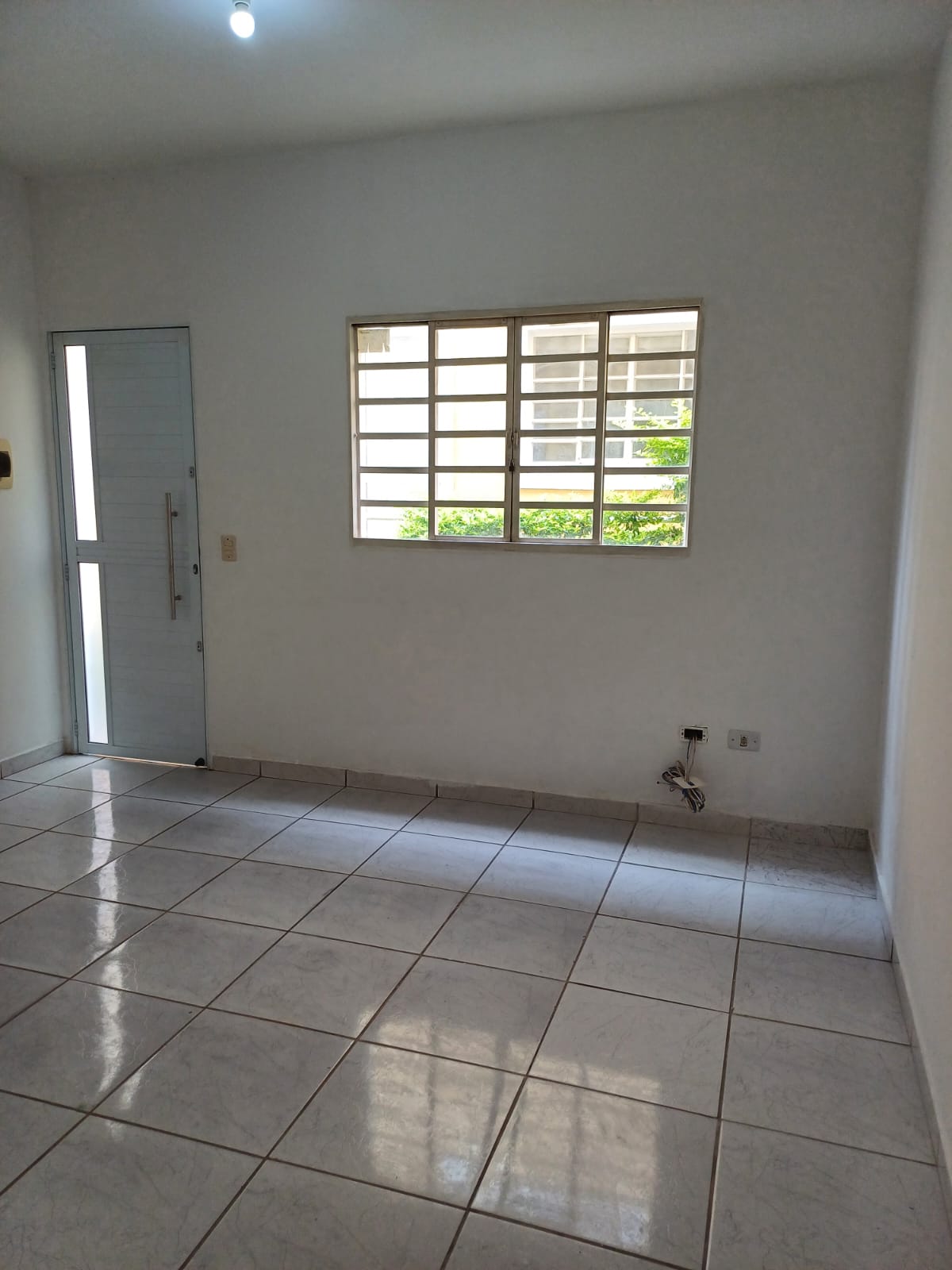 Oportunidade em Extrema! Casa com 2 quartos, garagem e ótima localização a 1km da rodoviária cod 1221