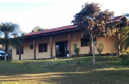 Chácara em Itapeva - MG Casa com 4 quartos (1 suíte), pomar produzindo e horta  cod. 1222