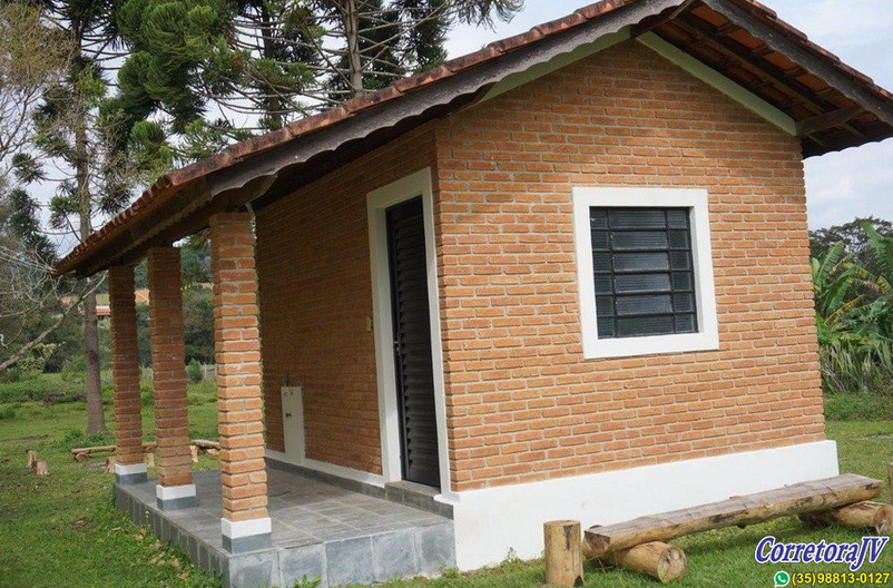 Sítio com casa + 5 chalés, piscinas, salão social, lago. localizado em extrema MG