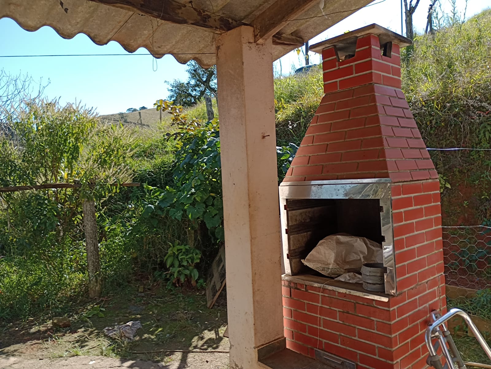 sitio com lago, tanques para peixes, casa, bom acesso | Congonhal - MG