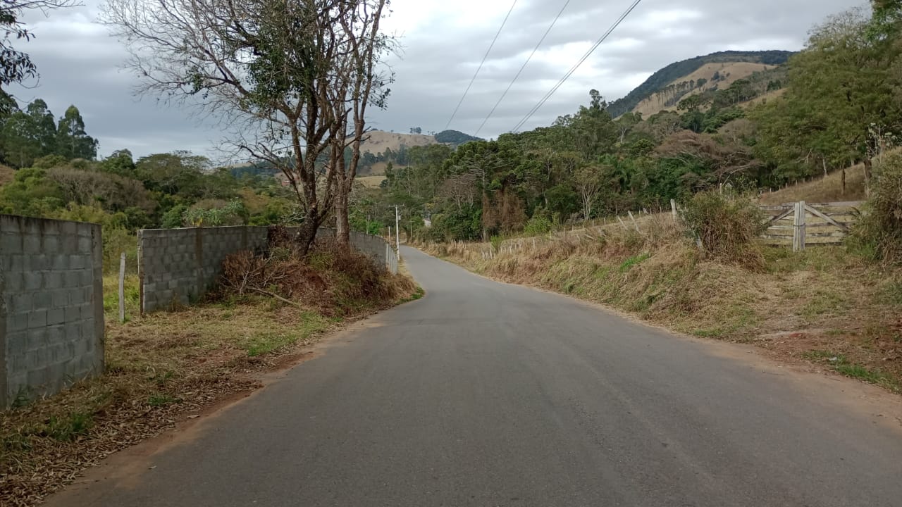 Terreno com potencial para chácara, cerca de 12 km da cidade de Extrema  | código 1026