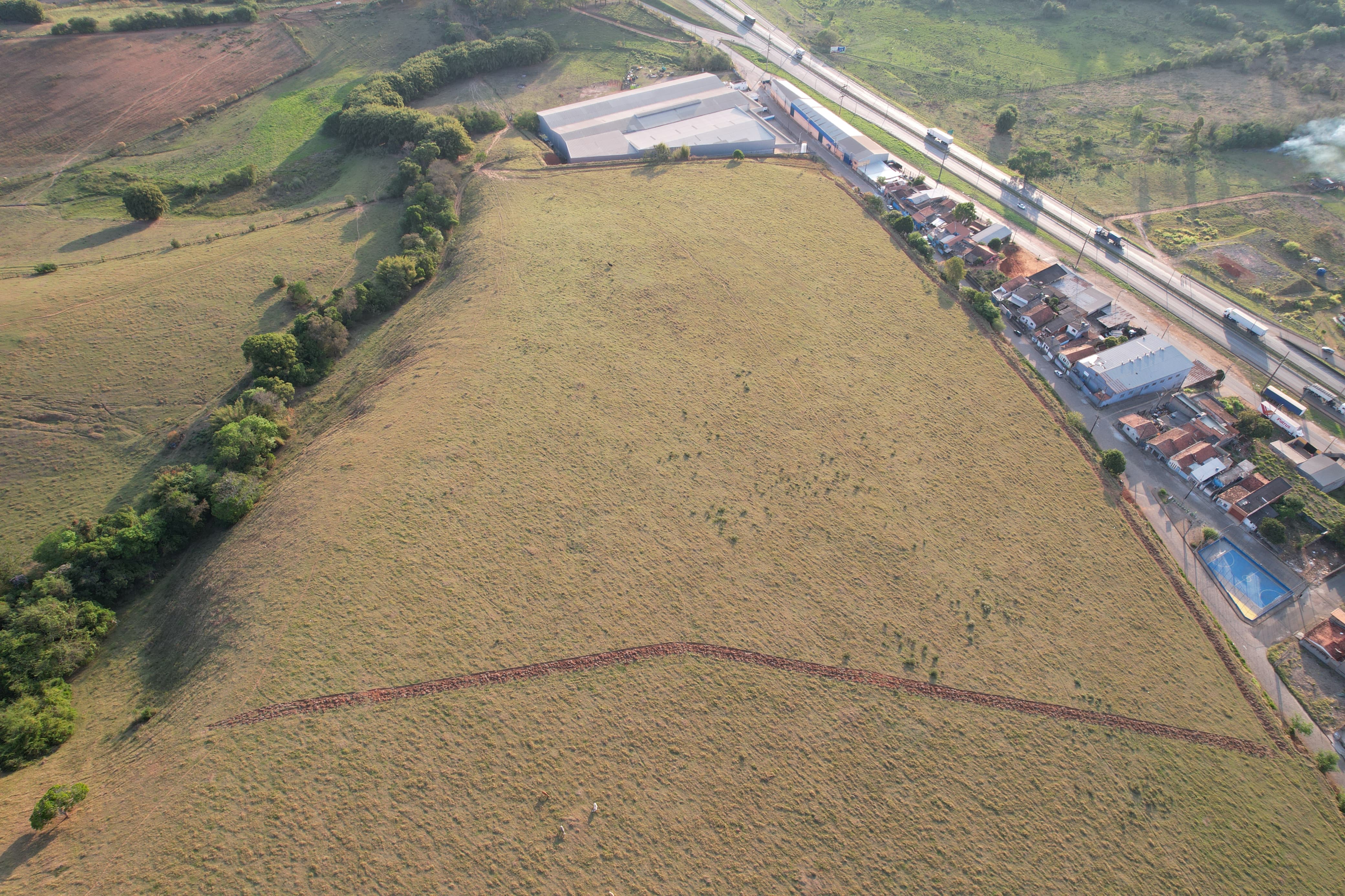 Área industrial plana, permitida a utilização mista. | Cambuí - MG  | código 1041