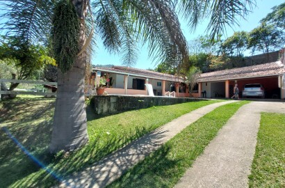 Chácara com casa excelente com piscina bem próxima à cidade | Extrema - MG Cod. 1151