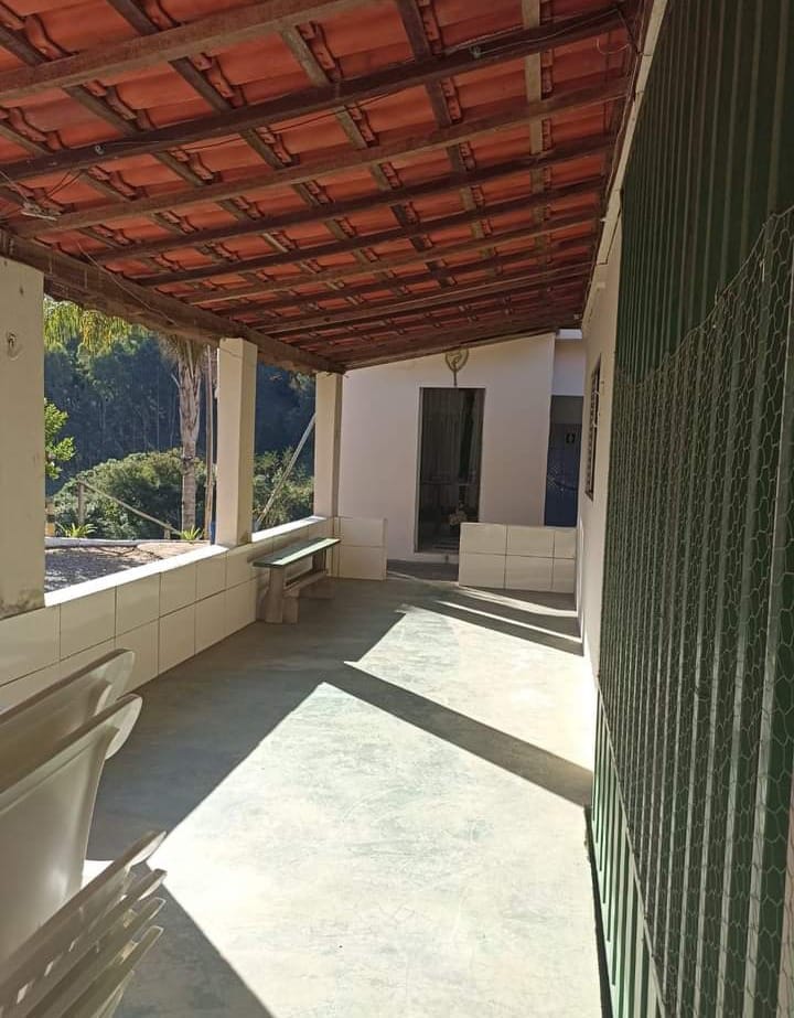 Chácara, casa com 4 quartos, piscina, nascente 8 km da cidade | Camanducaia - MG  | código 1044