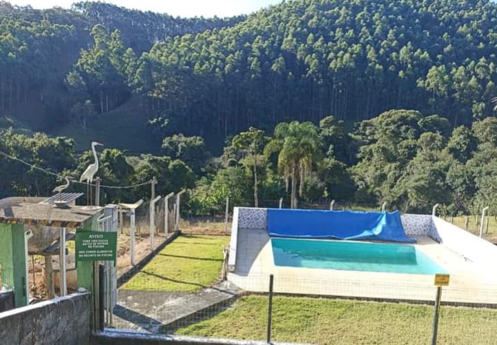 Chácara, casa com 4 quartos, piscina, nascente 8 km da cidade | Camanducaia - MG  | código 1044