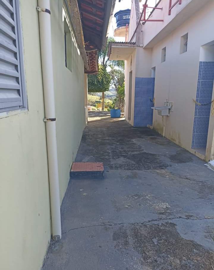 Chácara, casa com 4 quartos, piscina, nascente 8 km da cidade | Camanducaia - MG  | código 1044