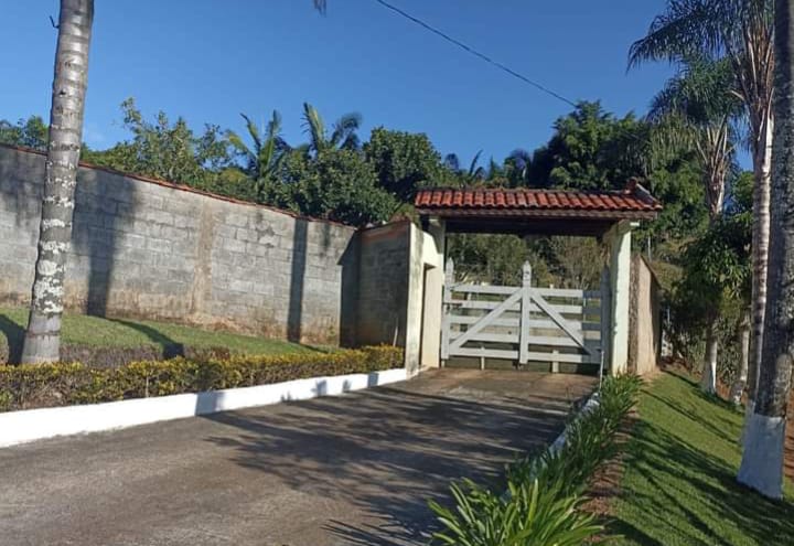 Chácara, casa com 4 quartos, piscina, nascente 8 km da cidade | Camanducaia - MG  | código 1044