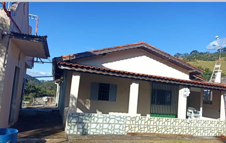 Chácara, casa com 4 quartos, piscina, nascente 8 km da cidade | Camanducaia - MG  | código 1044