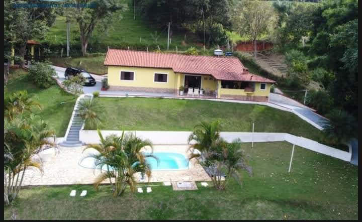 Chácara. casa com 3 quartos,  um com suíte  1  | Extrema -MG  | código 1048