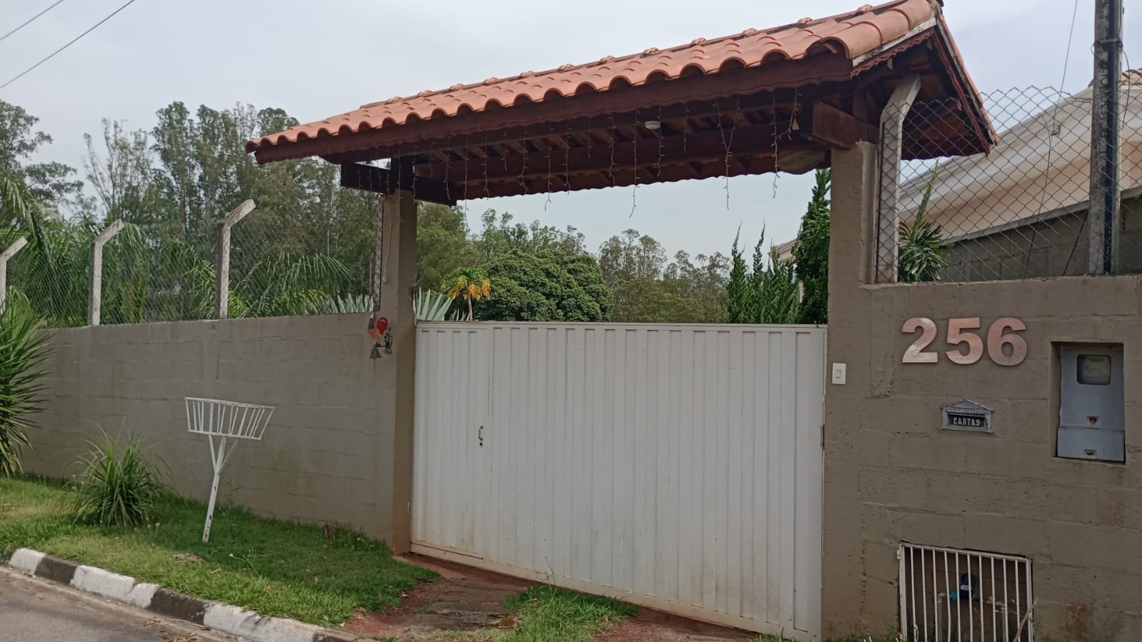 Chácara com piscina, casa com  3 suítes sendo 1 com closet, sala estar, jantar, cozinha | Extrema - MG  | código 1055