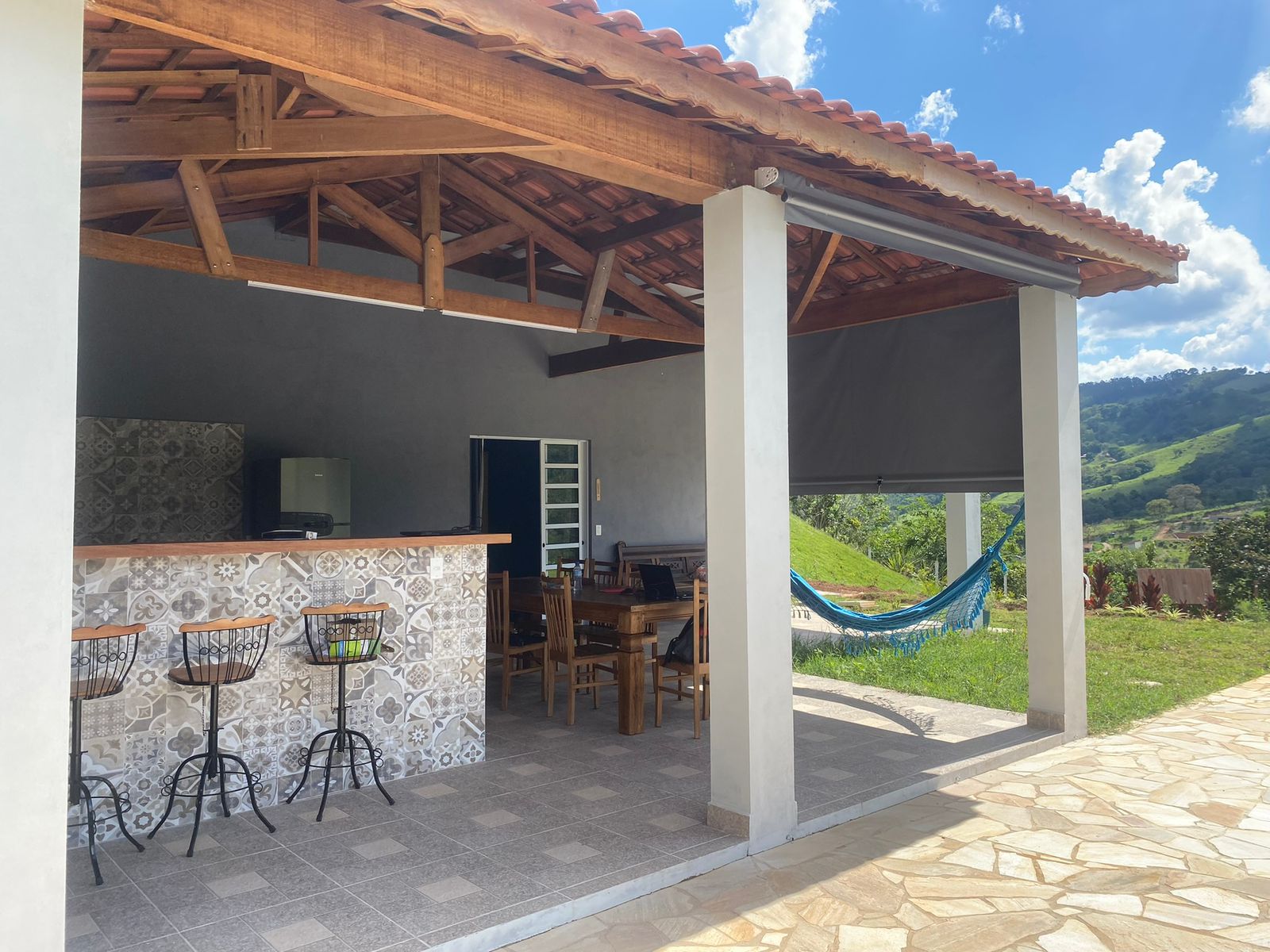 Chácara com piscina - Casa contendo: sala, Cozinha completa, área construída 149 metros | código 1059