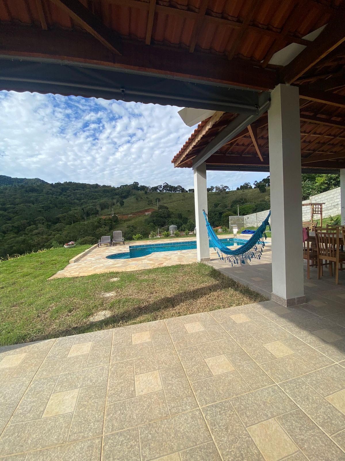 Chácara com piscina - Casa contendo: sala, Cozinha completa, área construída 149 metros | código 1059
