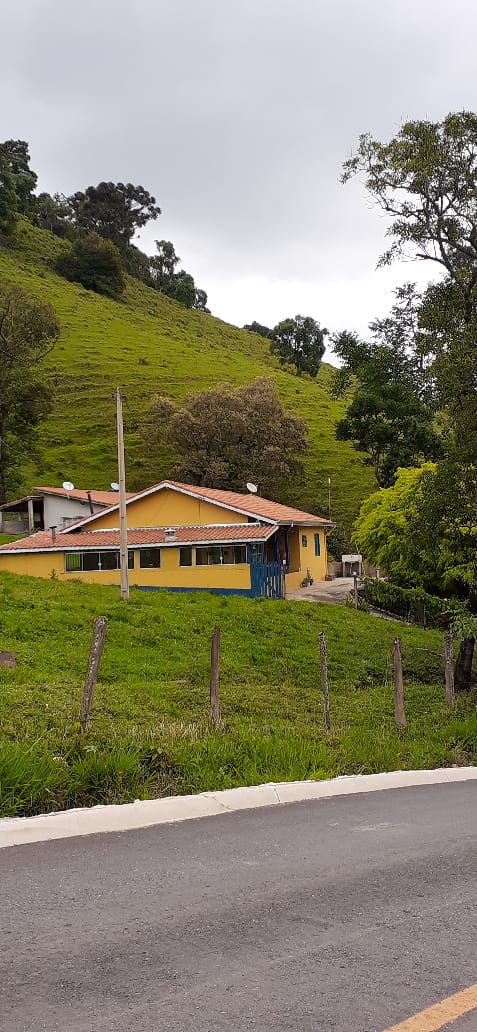 Chácara em Camanducaia com asfalto ate a entrada do imóvel, área construída 315 metros  | código 1067