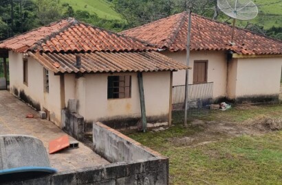 Excelente sítio, riquíssimo em água, tanques de peixes, localizado em Toledo MG  | código 1071