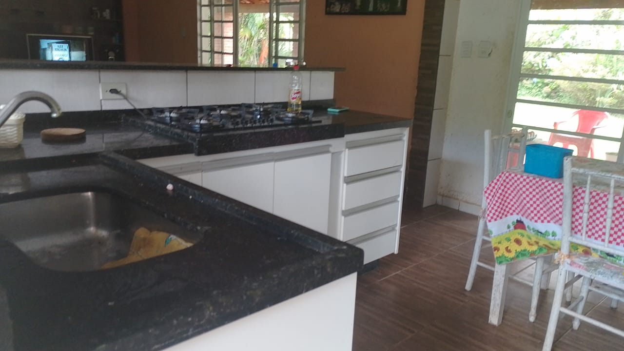 Sítio - casa com 3 quartos, 1 suíte, área gourmet, 2 tanques para peixes em Toledo - MG | Código 1075