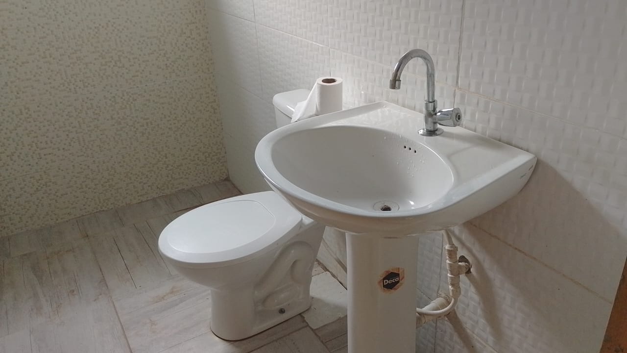 Sítio - casa com 3 quartos, 1 suíte, área gourmet, 2 tanques para peixes em Toledo - MG | Código 1075