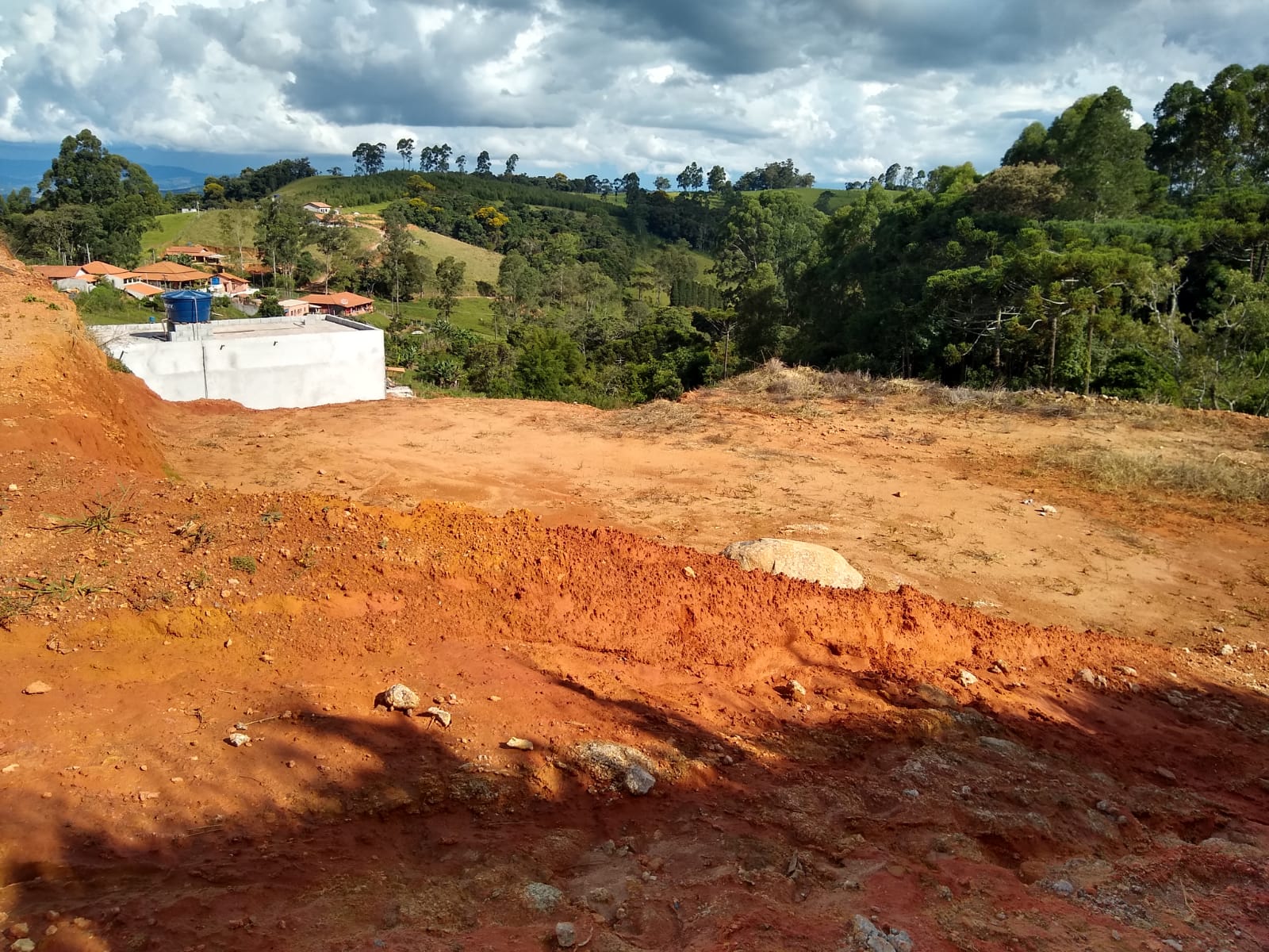 Chácara com casa em faze de acabamento localizada na cidade de Toledo - MG | Código 1076