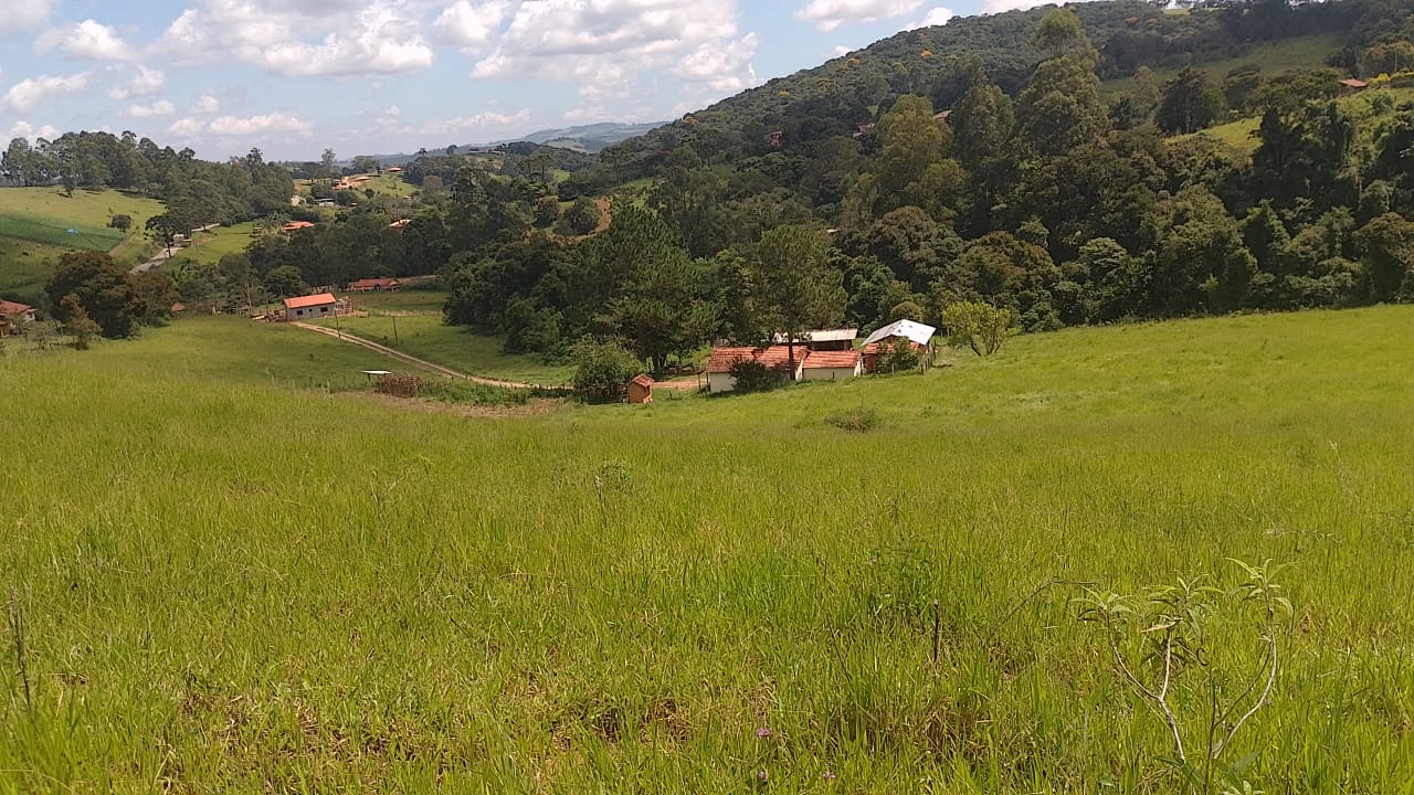 Sitio - com lago, nascente, tanques de água, casa ótima chegada na cidade de Pedra Bela -  | Código 1077