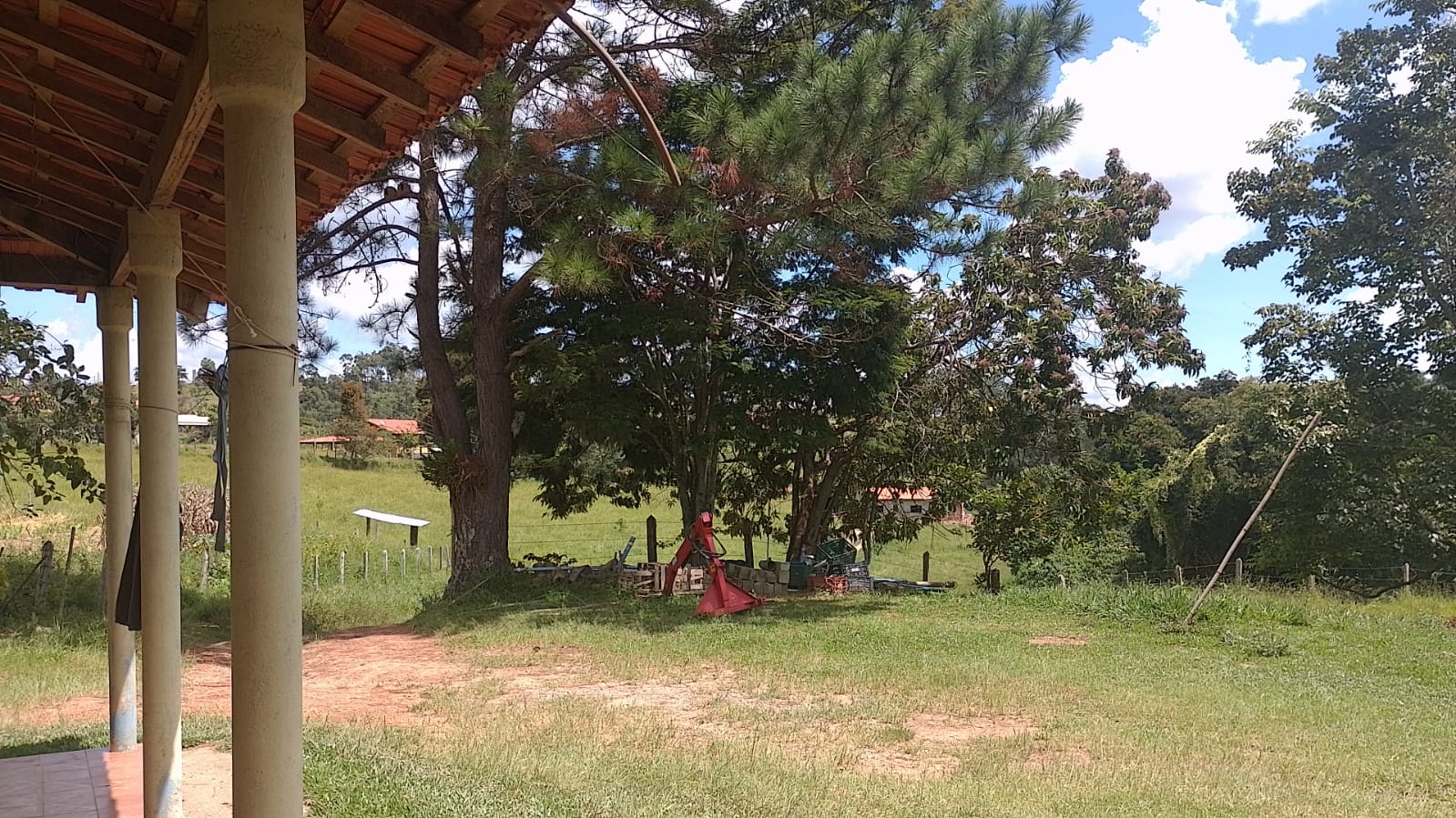 Sitio - com lago, nascente, tanques de água, casa ótima chegada na cidade de Pedra Bela -  | Código 1077