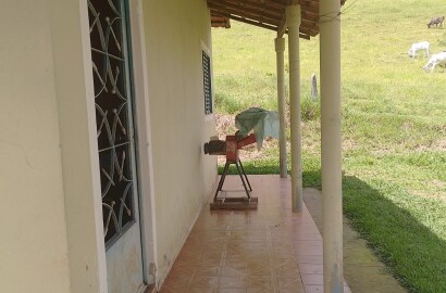 Sitio - com lago, nascente, tanques de água, casa ótima chegada na cidade de Pedra Bela -  | Código 1077