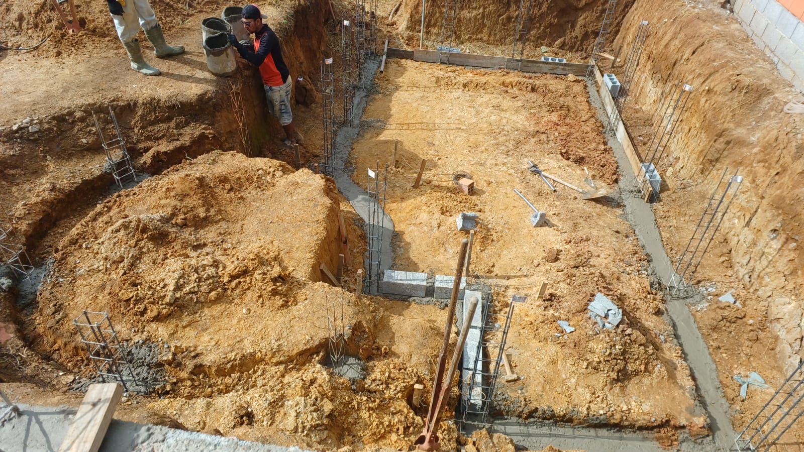 Chácara com piscina em fase de acabamento, casa com 3 quartos, 1 suíte em Camanducaia MG ! Código 1078