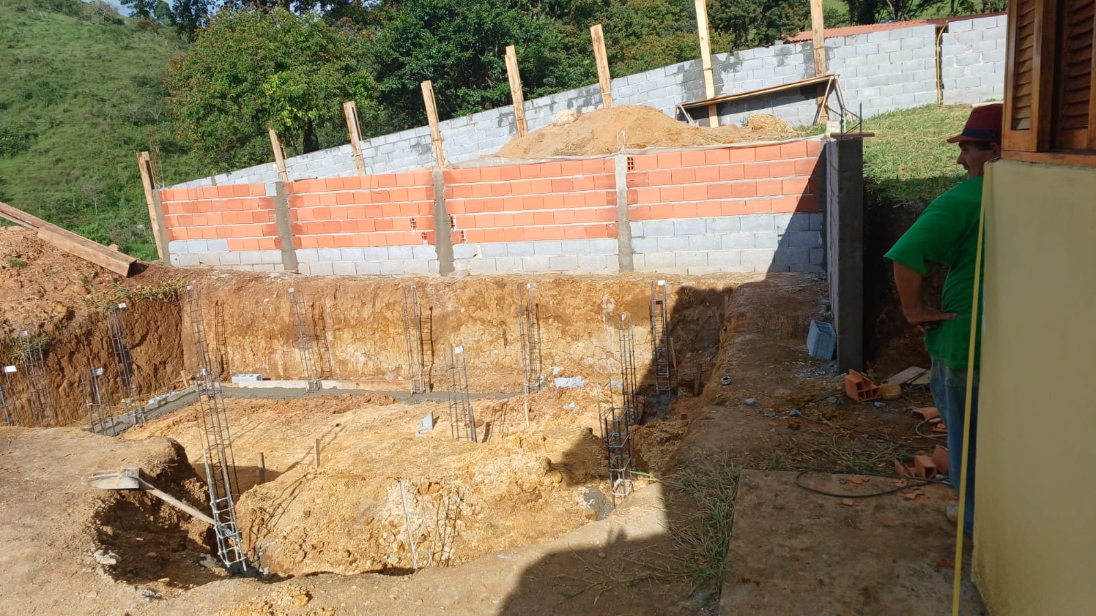 Chácara com piscina em fase de acabamento, casa com 3 quartos, 1 suíte em Camanducaia MG ! Código 1078