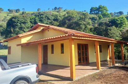 Chácara com piscina em fase de acabamento, casa com 3 quartos, 1 suíte em Camanducaia MG ! Código 1078